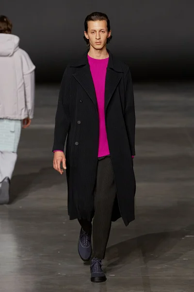 Look 18